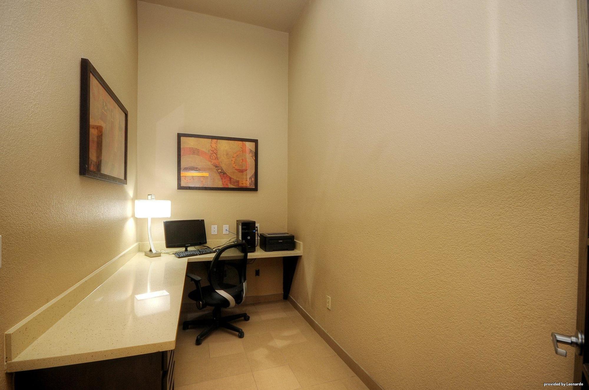Western Executive Hotel 3*